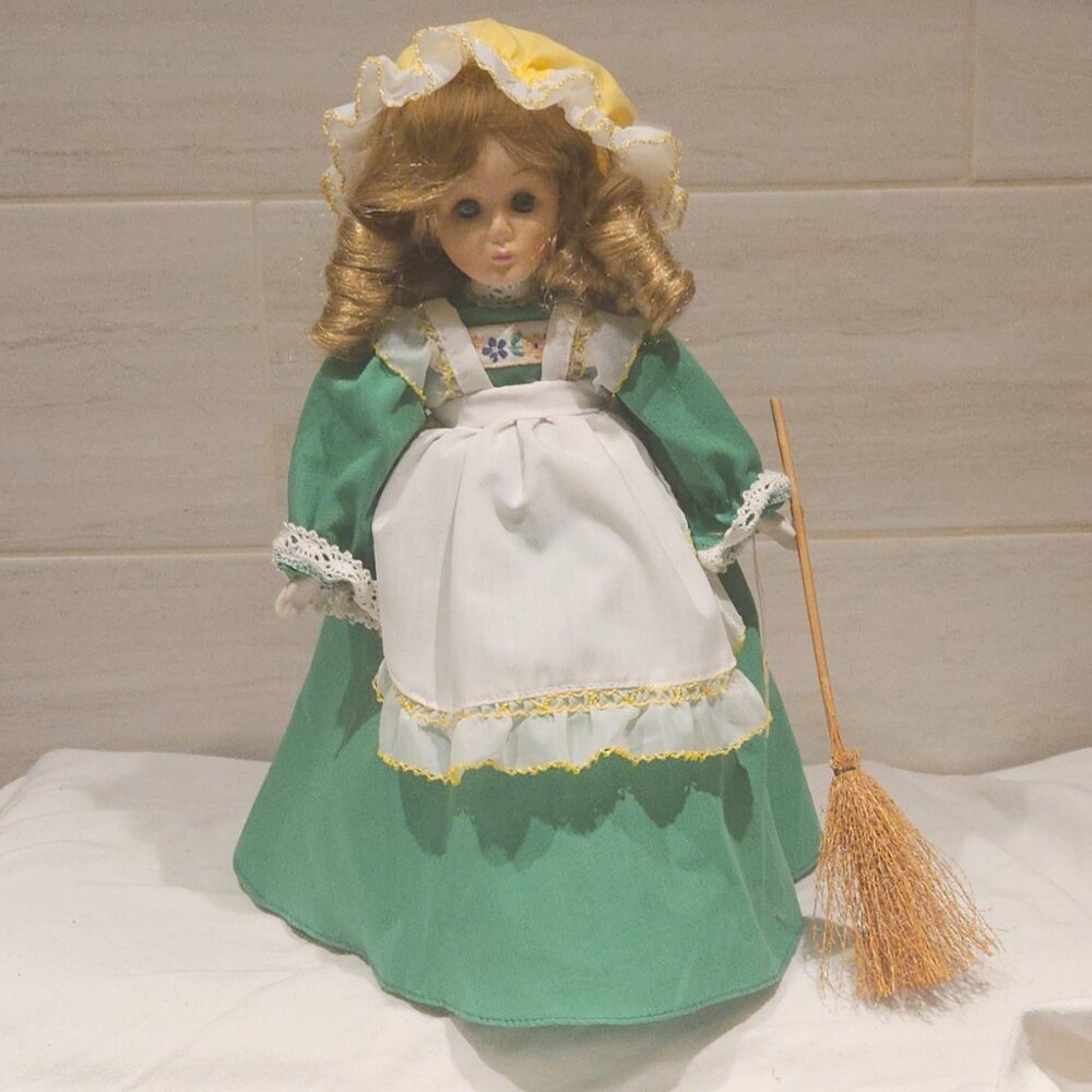 DOLL, MOTHER HUBBARD - Picture 2 of 7